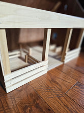 Cargar imagen en el visor de la galería, Granero de juguetes