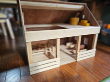 Cargar imagen en el visor de la galería, Granero de juguetes