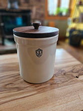Cargar imagen en el visor de la galería, 1 Gallon Crock Lid with Pull Style Handle