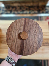 Cargar imagen en el visor de la galería, 1 Gallon Crock Lid with Pull Style Handle