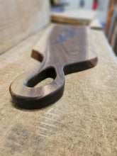 Cargar imagen en el visor de la galería, Tabla de cortar/charcutería WV Walnut Mountain Scape