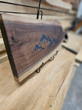 Cargar imagen en el visor de la galería, Tabla de cortar/charcutería WV Walnut Mountain Scape