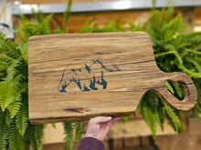 Cargar imagen en el visor de la galería, TABLERO DE BORDE VIVO DE CHARCUTERÍA DE OSO/MONTAÑA - Blooper