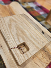 Cargar imagen en el visor de la galería, Oak Live Edge Cutting/Charcuterie Board look
