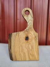 Cargar imagen en el visor de la galería, Oak Live Edge Cutting/Charcuterie Board
