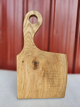 Cargar imagen en el visor de la galería, Oak Live Edge Cutting/Charcuterie Board
