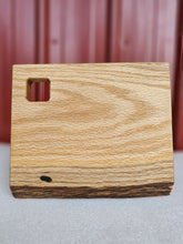 Cargar imagen en el visor de la galería, Oak Live Edge Cutting/Charcuterie Board look
