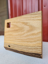 Cargar imagen en el visor de la galería, Oak Live Edge Cutting/Charcuterie Board look
