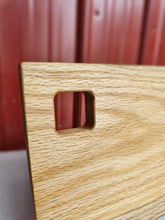 Cargar imagen en el visor de la galería, Oak Live Edge Cutting/Charcuterie Board look
