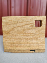 Cargar imagen en el visor de la galería, Oak Live Edge Cutting/Charcuterie Board look
