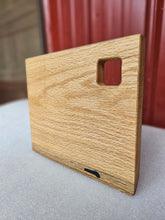 Cargar imagen en el visor de la galería, Oak Live Edge Cutting/Charcuterie Board look
