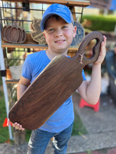 Cargar imagen en el visor de la galería, Walnut Cutting/Charcuterie Board
