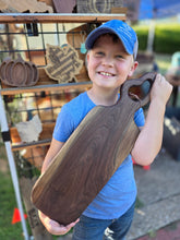 Cargar imagen en el visor de la galería, Walnut Cutting/Charcuterie Board
