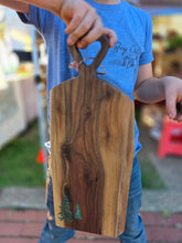 Cargar imagen en el visor de la galería, Walnut with Trees Cutting/Charcuterie Board
